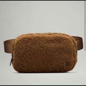 lulelemon everywhere belt bag Sherpa